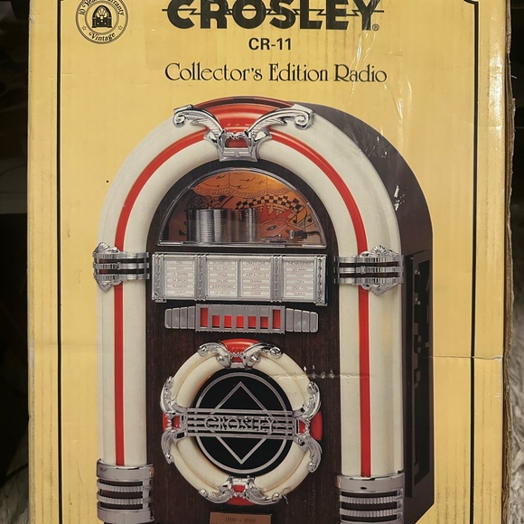 VINTAGE Crosley CR-11 Collectors Ed. Lighted AM/FM Radio Cassette Jukebox NEW - Picture 1 of 3